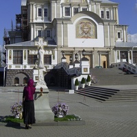 Дивеево. Серафимо-Дивеевский монастырь - Поклонный крест у Благовещенского монастыря.