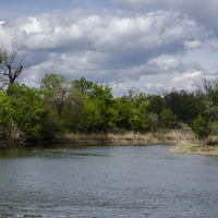 река Северский Донец. Вид с левого берега (каменного вала) на устье реки Глубокая.
