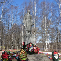 Памятник воинам Красной армии в сквере " Воинской славы 1941-1945 годов " в Лодейном поле