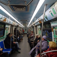 Вагон метро на станции "Приморская"