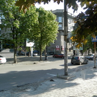Улица Дзержинского у клуба "Опера".Перекрёсток с улицей Рогалёва.