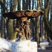 Римский фонтан в городском парке.