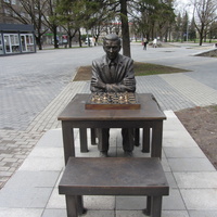 Памятник шахматисту