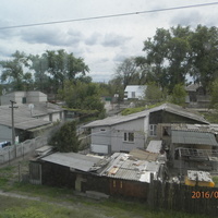 Из окна поезда.Дома  железнодорожников на улице Массивной.