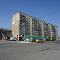 На улице Ялтинской.