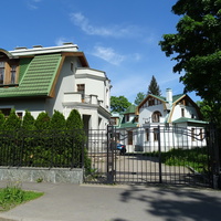 Боковая аллея, 9