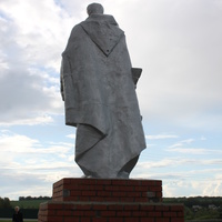Майский. Памятник советским воинам в Грязном.