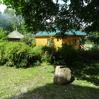 На территории Сергиевой пустыни