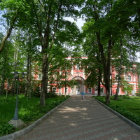 На территории Сергиевой пустыни