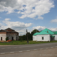 Церкови Николая Чудотворца, (справа) и  Успения Пресвятой Богородицы в Ельцино