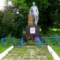 Памятник возле ж д моста. Вечная память героям ВОВ