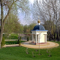 Часовня на берегу озера у истока Северского Донца
