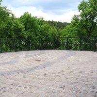 Усадьба Дубровицы, холм со смотровой площадкой