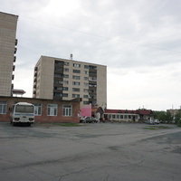 На улице Горького.