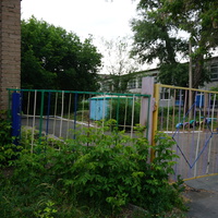 На улице Омской.