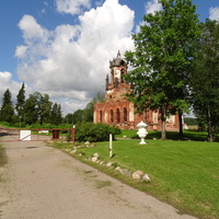 Церковь Троицы Живоначальной (руины)