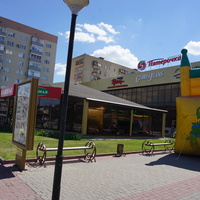 Сквер перед универмагом.