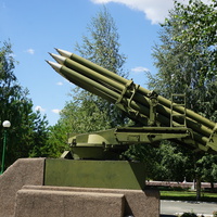 Памятник около ОМЗ.