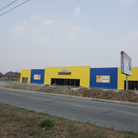 Строящаяся стройландия-строительный магазин.