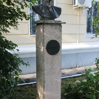Елец. Памятник И.Бунину.