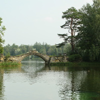 Дворцовый парк. Горбатый мост.