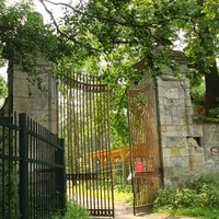 Дворцовый парк. Зверинские ворота.