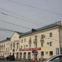 На улице Строителей.