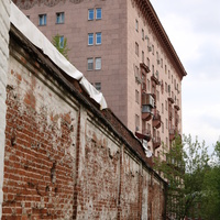 Стена хозяйтственного двора Новоспасского монастыря