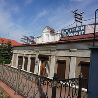 На улице Советской.