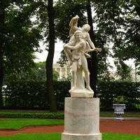Летний сад. Скульптура "Похищение Сабинянки".