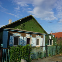 На Новомосковской улице.