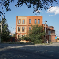 На улице Вяземской.