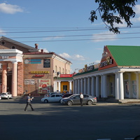 На площади Шевченко.