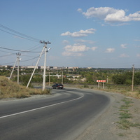 Объездная дорога и вид на низину.
