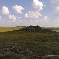 Степь Карабутака, Оренбургская область, скалы.