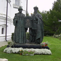Михаил Романов и Николай II - памятник в Новоспасском мужском монастыре