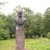 Нарва, район Кренгольма,  парк рядом с ДК