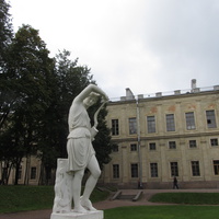 Скульптуры в парке Гатчинского дворца