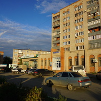 На улице Добровольского.