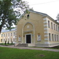 Центр культуры: библиотека и музыкальная школа