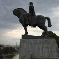 Тбилиси. Район Метехи. Памятник В.Горгосали.