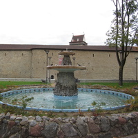 Нарва, фонтан перед замком