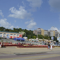 Вид на Кисловодск с Курортного бульвара в районе Октябрьской площади
