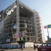 Строящийся ТЦ Шар в кубе около ЖД вокзала Харьков-Левада