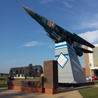 Памятник Ступицам создателям авиационной техники
