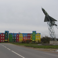 Памятник самолету МиГ-21 другой ракурс