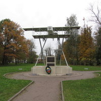 Памятник самолёту "Фарман"