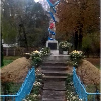 Фігура в пам’ять загиблим односельчанам за Україну (1993)