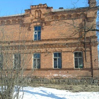 Бывшее здание школы. Построено помещиком Драганом в 1904 г.