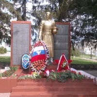Памятник воинской Славы в селе Сухосолотино (обновленный). 8 мая 2015 год.